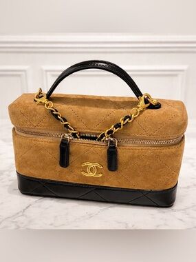 CHANEL Beige Suede and Black Leather Slim Vanity Bag GHW 26S